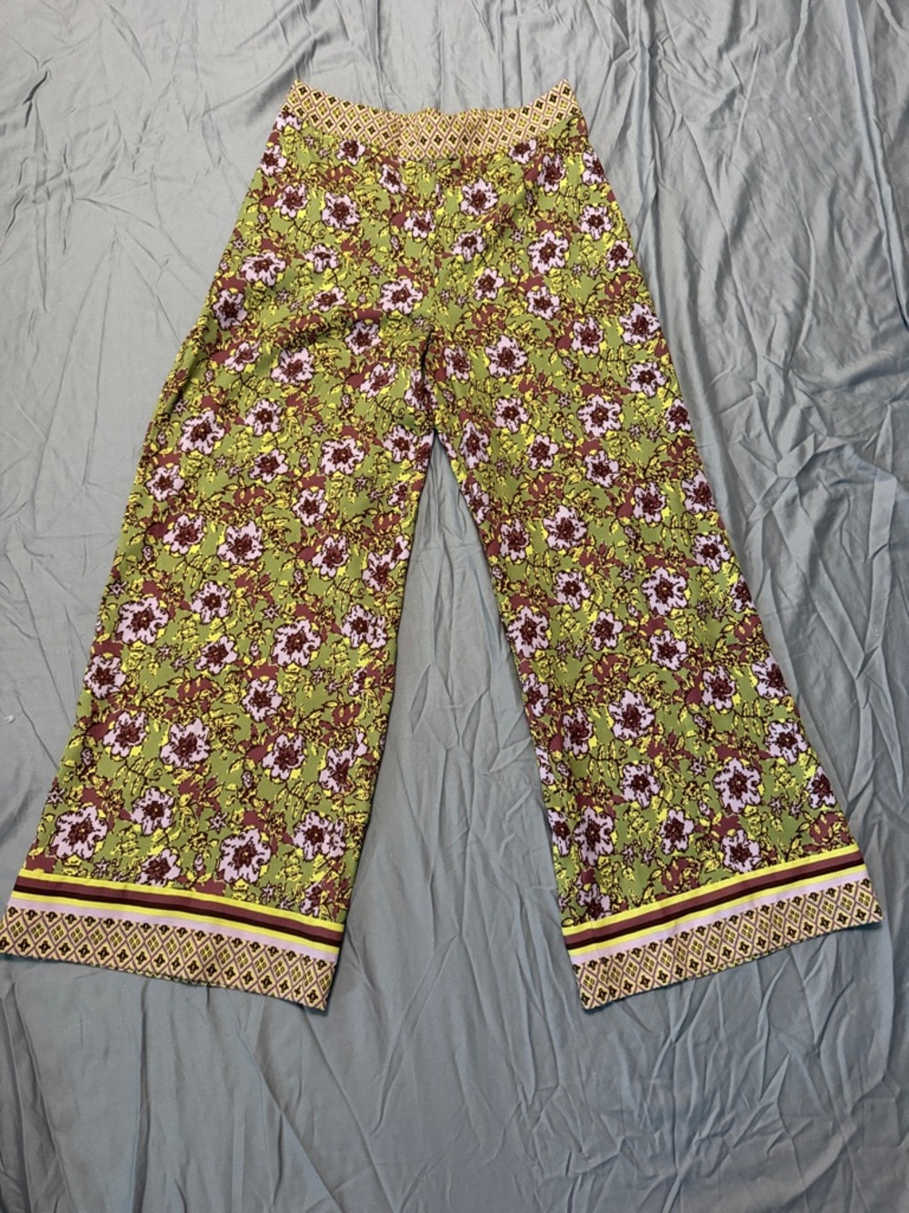 cupcakes & cashmere Green and Pink Patterned Wide-Leg Pants